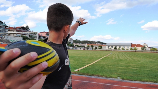 &Delta;ή&mu;&omicron;&sigmaf; &Gamma;&rho;&epsilon;&beta;&epsilon;&nu;ώ&nu;: Kids athletics &sigma;&tau;&omicron; &Delta;&Alpha;&Kappa; &laquo;&Mu;ί&lambda;&tau;&omicron;&sigmaf; &Tau;&epsilon;&nu;&tau;ό&gamma;&lambda;&omicron;&upsilon;&raquo; &gamma;&iota;&alpha; &tau;&eta;&nu; &Epsilon;&upsilon;&rho;&omega;&pi;&alpha;ϊ&kappa;ή &Epsilon;&beta;&delta;&omicron;&mu;ά&delta;&alpha; &Kappa;&iota;&nu;&eta;&tau;&iota;&kappa;ό&tau;&eta;&tau;&alpha;&sigmaf; (&Phi;&omega;&tau;&omicron;&gamma;&rho;&alpha;&phi;ί&epsilon;&sigmaf;)