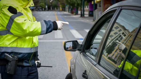 &Kappa;&omicron;&rho;&omega;&nu;&omicron;ϊό&sigmaf;: &Alpha;&sigma;&tau;&upsilon;&nu;&omicron;&mu;&iota;&kappa;&omicron;ί έ&lambda;&epsilon;&gamma;&chi;&omicron;&iota; &sigma;&tau;&eta;&nu; &Delta;&upsilon;&tau;&iota;&kappa;ή &Mu;&alpha;&kappa;&epsilon;&delta;&omicron;&nu;ί&alpha; (VIDEO)