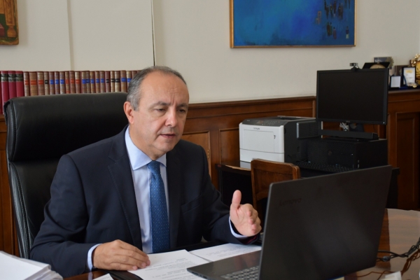 &Theta;. &Kappa;&Alpha;&Rho;&Alpha;&Omicron;&Gamma;&Lambda;&Omicron;&Upsilon;: "&Theta;&Alpha; &Kappa;&Epsilon;&Rho;&Delta;&Iota;&Sigma;&Omicron;&Upsilon;&Mu;&Epsilon; &Tau;&Omicron;&Nu; &Pi;&Omicron;&Lambda;&Epsilon;&Mu;&Omicron; &Mu;&Epsilon; &Tau;&Omicron;&Nu; &Kappa;&Omicron;&Rho;&Omega;&Nu;&Omicron;Ϊ&Omicron;, &Delta;&Epsilon;&Nu; &Epsilon;&Pi;&Epsilon;&Nu;&Delta;&Upsilon;&Omicron;&Upsilon;&Mu;&Epsilon; &Sigma;&Tau;&Eta; &Mu;&Alpha;&Chi;&Eta; &Tau;&Omega;&Nu; &Epsilon;&Nu;&Tau;&Upsilon;&Pi;&Omega;&Sigma;&Epsilon;&Omega;&Nu;"