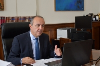 &Theta;. &Kappa;&Alpha;&Rho;&Alpha;&Omicron;&Gamma;&Lambda;&Omicron;&Upsilon;: "&Theta;&Alpha; &Kappa;&Epsilon;&Rho;&Delta;&Iota;&Sigma;&Omicron;&Upsilon;&Mu;&Epsilon; &Tau;&Omicron;&Nu; &Pi;&Omicron;&Lambda;&Epsilon;&Mu;&Omicron; &Mu;&Epsilon; &Tau;&Omicron;&Nu; &Kappa;&Omicron;&Rho;&Omega;&Nu;&Omicron;Ϊ&Omicron;, &Delta;&Epsilon;&Nu; &Epsilon;&Pi;&Epsilon;&Nu;&Delta;&Upsilon;&Omicron;&Upsilon;&Mu;&Epsilon; &Sigma;&Tau;&Eta; &Mu;&Alpha;&Chi;&Eta; &Tau;&Omega;&Nu; &Epsilon;&Nu;&Tau;&Upsilon;&Pi;&Omega;&Sigma;&Epsilon;&Omega;&Nu;"