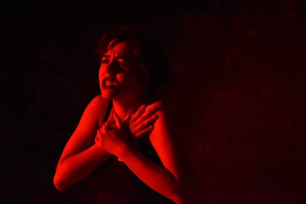 &Delta;έ&sigma;&pi;&omicron;&iota;&nu;&alpha; &Kappa;&alpha;&rho;&alpha;&gamma;&iota;ά&nu;&nu;&eta;: "&Kappa;&alpha;&tau;&alpha;&pi;&iota;έ&zeta;&omicron;&mu;&alpha;&iota;" (video)