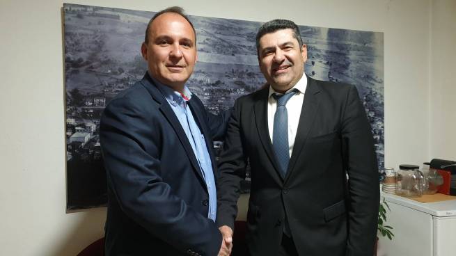 &Omicron; &omicron;&delta;&omicron;&nu;&tau;ί&alpha;&tau;&rho;&omicron;&sigmaf; &Gamma;&iota;ώ&rho;&gamma;&omicron;&sigmaf; &Kappa;&alpha;&nu;έ&lambda;&lambda;&eta;&sigmaf; &upsilon;&pi;&omicron;&psi;ή&phi;&iota;&omicron;&sigmaf; &mu;&epsilon; &tau;&omicron;&nu; &Delta;&eta;&mu;&omicron;&sigma;&theta;έ&nu;&eta; &Kappa;&omicron;&upsilon;&pi;&tau;&sigma;ί&delta;&eta;