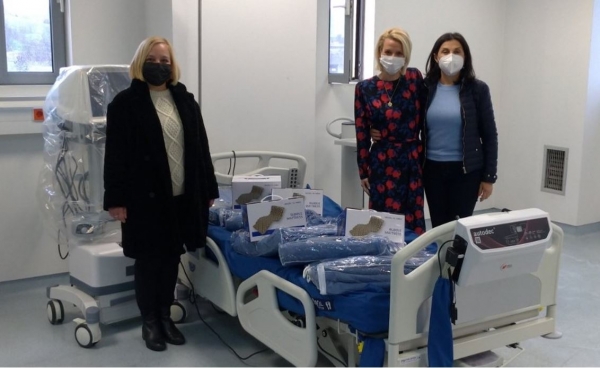 &Epsilon;&upsilon;&chi;&alpha;&rho;&iota;&sigma;&tau;ί&epsilon;&sigmaf; &Gamma;. &Nu;. &Gamma;&rho;&epsilon;&beta;&epsilon;&nu;ώ&nu;, &sigma;&tau;&omicron;&nu; &Sigma;ύ&lambda;&lambda;&omicron;&gamma;&omicron; &Kappa;&alpha;&rho;&kappa;&iota;&nu;&omicron;&pi;&alpha;&theta;ώ&nu; &Sigma;&upsilon;&gamma;&gamma;&epsilon;&nu;ώ&nu; &kappa;&alpha;&iota; &Phi;ί&lambda;&omega;&nu; &Gamma;&rho;&epsilon;&beta;&epsilon;&nu;ώ&nu; &laquo;&Sigma;&tau;&eta;&rho;ί&zeta;&omega; &Epsilon;&lambda;&pi;ί&zeta;&omega;&raquo;