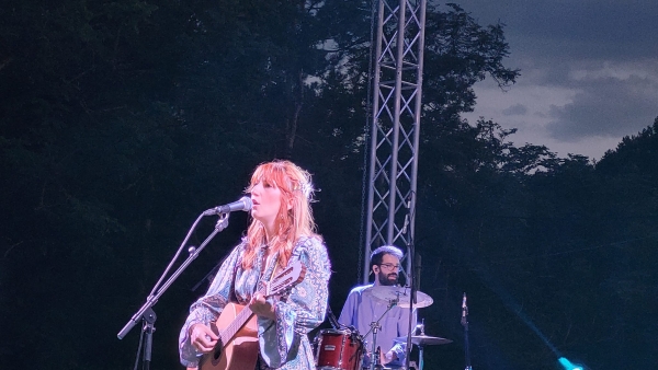 &laquo;&Mu;ά&gamma;&epsilon;&psi;&epsilon;&raquo; &eta; &Mu;&alpha;&rho;ί&alpha; &Pi;&alpha;&pi;&alpha;&gamma;&epsilon;&omega;&rho;&gamma;ί&omicron;&upsilon; &sigma;&tau;&omicron; &kappa;&alpha;&tau;ά&mu;&epsilon;&sigma;&tau;&omicron; &Upsilon;&pi;&alpha;ί&theta;&rho;&iota;&omicron; &Theta;έ&alpha;&tau;&rho;&omicron; -  &Sigma;&upsilon;&nu;&alpha;&upsilon;&lambda;ί&alpha; &omicron;&rho;ό&sigma;&eta;&mu;&omicron; &tau;&eta;&sigmaf; &kappa;&omicron;&rho;&upsilon;&phi;&alpha;ί&alpha;&sigmaf; &epsilon;&rho;&mu;&eta;&nu;&epsilon;ύ&tau;&rho;&iota;&alpha;&sigmaf; (VIDEO)