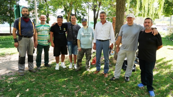 Έ&pi;&iota;&alpha;&sigma;&alpha;&nu; &delta;&omicron;&upsilon;&lambda;&epsilon;&iota;ά &omicron;&iota; &xi;&upsilon;&lambda;&omicron;&gamma;&lambda;ύ&pi;&tau;&epsilon;&sigmaf; &sigma;&tau;&omicron; &Pi;ά&rho;&kappa;&omicron; &tau;&omega;&nu; &Mu;&alpha;&nu;&iota;&tau;&alpha;&rho;&iota;ώ&nu; &ndash; &Xi;&epsilon;&kappa;ί&nu;&eta;&sigma;&epsilon; &tau;&omicron; &tau;&epsilon;&tau;&rho;&alpha;ή&mu;&epsilon;&rho;&omicron; &phi;&epsilon;&sigma;&tau;&iota;&beta;ά&lambda; &Mu;&alpha;&nu;&iota;&tau;&alpha;&rho;&omicron;&gamma;&lambda;&upsilon;&pi;&tau;&iota;&kappa;ή&sigmaf; &tau;&eta;&sigmaf; &pi;ό&lambda;&eta;&sigmaf;