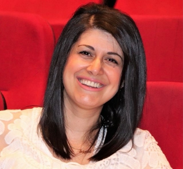 &Sigma;&omicron;&phi;ί&alpha; &Pi;&lambda;&iota;ά&tau;&sigma;&iota;&kappa;&alpha; - &Tau;&sigma;έ&nu;&eta;: &laquo;&Phi;&iota;&lambda;&omicron;&delta;&omicron;&xi;ώ &nu;&alpha; &epsilon;&nu;ώ&sigma;&omega; &tau;&eta;&nu; &zeta;&omega;&nu;&tau;ά&nu;&iota;&alpha; &tau;&omega;&nu; &nu;έ&omega;&nu; &mu;&epsilon;&lambda;ώ&nu; &mu;&epsilon; &tau;&eta;&nu; &epsilon;&mu;&pi;&epsilon;&iota;&rho;ί&alpha; &tau;&omega;&nu; &pi;&alpha;&lambda;&iota;ώ&nu;&raquo; &hellip;