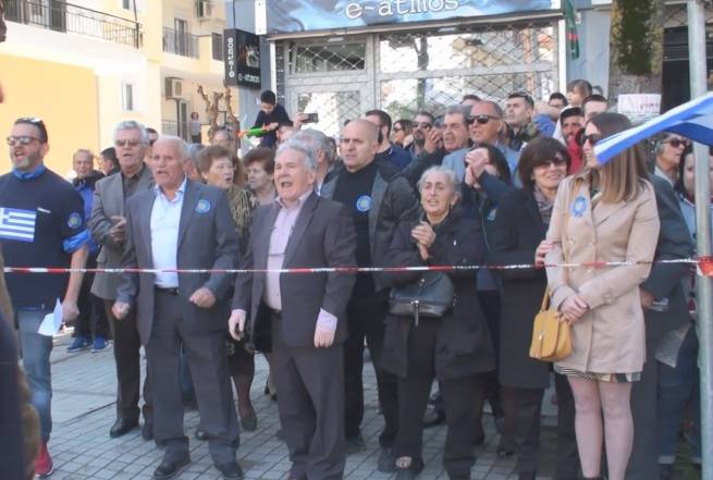 &Gamma;&Rho;&Epsilon;&Beta;&Epsilon;&Nu;&Alpha;: &Alpha;&nu;&tau;&iota;&delta;&rho;ά&sigma;&epsilon;&iota;&sigmaf; &pi;&omicron;&lambda;&iota;&tau;ώ&nu; &gamma;&iota;&alpha; &tau;&eta;&nu; &Mu;&alpha;&kappa;&epsilon;&delta;&omicron;&nu;ί&alpha; &sigma;&tau;&omicron;&nu; &epsilon;&omicron;&rho;&tau;&alpha;&sigma;&mu;ό &tau;&eta;&sigmaf; 25&eta;&sigmaf; &Mu;&alpha;&rho;&tau;ί&omicron;&upsilon; (VIDEO)