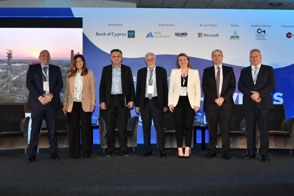 &Omicron; &Pi;&epsilon;&rho;&iota;&phi;&epsilon;&rho;&epsilon;&iota;ά&rho;&chi;&eta;&sigmaf; &Delta;&upsilon;&tau;&iota;&kappa;ή&sigmaf; &Mu;&alpha;&kappa;&epsilon;&delta;&omicron;&nu;ί&alpha;&sigmaf; &Gamma;&iota;ώ&rho;&gamma;&omicron;&sigmaf; &Kappa;&alpha;&sigma;&alpha;&pi;ί&delta;&eta;&sigmaf; &sigma;&tau;&omicron; 1st Greece-Cyprus Business Summit.-