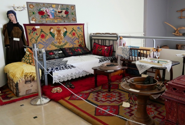 &Delta;ή&mu;&omicron;&sigmaf; &Gamma;&rho;&epsilon;&beta;&epsilon;&nu;ώ&nu;: &laquo;&Tau;&alpha;&xi;&iota;&delta;&epsilon;ύ&omega; &Gamma;&rho;&epsilon;&beta;&epsilon;&nu;ά&raquo; &ndash; &Sigma;&tau;&eta; &Lambda;&alpha;&omicron;&gamma;&rho;&alpha;&phi;&iota;&kappa;ή &Sigma;&upsilon;&lambda;&lambda;&omicron;&gamma;ή &tau;&omicron;&upsilon; &Delta;ή&mu;&omicron;&upsilon; &Gamma;&rho;&epsilon;&beta;&epsilon;&nu;ώ&nu; (&Beta;ί&nu;&tau;&epsilon;&omicron;+&Phi;&omega;&tau;&omicron;&gamma;&rho;&alpha;&phi;ί&epsilon;&sigmaf;)