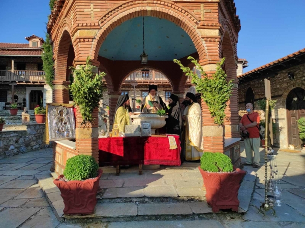 &Lambda;&alpha;&mu;&pi;&rho;ό&sigmaf; &epsilon;&omicron;&rho;&tau;&alpha;&sigma;&mu;ό&sigmaf; &tau;&omicron;&upsilon; &Omicron;&sigma;ί&omicron;&upsilon; &Nu;&iota;&kappa;ά&nu;&omicron;&rho;&omicron;&sigmaf; &sigma;&tau;&eta;&nu; &Iota;&epsilon;&rho;ά &Mu;&omicron;&nu;ή &Zeta;ά&beta;&omicron;&rho;&delta;&alpha;&sigmaf; (VIDEO)