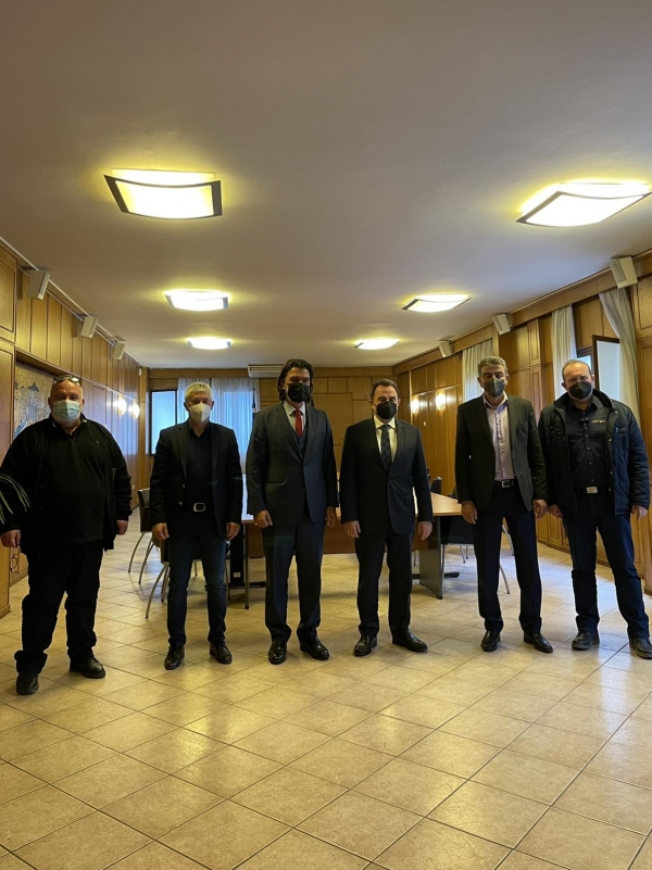 &Alpha;&nu;&delta;&rho;έ&alpha;&sigmaf; &Pi;ά&tau;&sigma;&eta;&sigmaf;: &Sigma;&upsilon;&nu;ά&nu;&tau;&eta;&sigma;&eta; &epsilon;&rho;&gamma;&alpha;&sigma;ί&alpha;&sigmaf; &mu;&epsilon; &tau;&omicron;&nu; &Upsilon;&pi;&omicron;&upsilon;&rho;&gamma;ό &Upsilon;&pi;&Alpha;&Alpha;&Tau; &kappa;. &Gamma;&epsilon;&omega;&rho;&gamma;&alpha;&nu;&tau;ά.