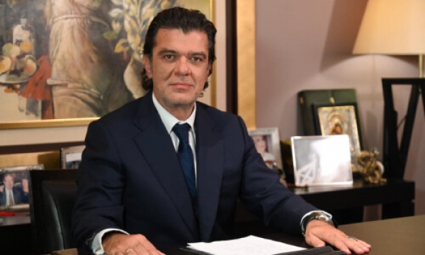 &Omicron; &Beta;&omicron;&upsilon;&lambda;&epsilon;&upsilon;&tau;ή&sigmaf; &Gamma;&rho;&epsilon;&beta;&epsilon;&nu;ώ&nu; &Alpha;&nu;&delta;&rho;έ&alpha;&sigmaf; &Pi;ά&tau;&sigma;&eta;&sigmaf; &mu;&iota;&lambda;&alpha;&epsilon;&iota; &gamma;&iota;&alpha; &tau;&eta; &tau;&eta; &sigma;&upsilon;&nu;ά&nu;&tau;&eta;&sigma;&eta; &pi;&omicron;&upsilon; &epsilon;&iota;&chi;&epsilon; &mu;&epsilon; &tau;&omicron;&nu; &Pi;&rho;&omega;&theta;&upsilon;&pi;&omicron;&upsilon;&rho;&gamma;ό &Kappa;&upsilon;&rho;&iota;ά&kappa;&omicron; &Mu;&eta;&tau;&sigma;&omicron;&tau;ά&kappa;&eta; (VIDEO)