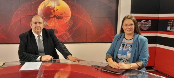 &Tau;&rho;&iota;&gamma;&mu;&omicron;ί &sigma;&tau;&eta;&nu; &pi;&alpha;&rho;ά&tau;&alpha;&xi;&eta; &Kappa;&alpha;&sigma;&alpha;&pi;ί&delta;&eta;; &Tau;&iota; &lambda;έ&epsilon;&iota; &eta; &pi;&rho;ό&epsilon;&delta;&rho;&omicron;&sigmaf; &tau;&omicron;&upsilon; &pi;&epsilon;&rho;&iota;&phi;&epsilon;&rho;&epsilon;&iota;&alpha;&kappa;&omicron;ύ &sigma;&upsilon;&mu;&beta;&omicron;&upsilon;&lambda;ί&omicron;&upsilon;. (VIDEO)