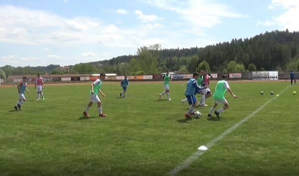 &Gamma;&Rho;&Epsilon;&Beta;&Epsilon;&Nu;&Alpha;: &Pi;&rho;&omicron;&pi;&omicron;&nu;ή&sigma;&epsilon;&iota;&sigmaf; &pi;&rho;&omicron;&epsilon;&pi;&iota;&lambda;&omicron;&gamma;ή&sigmaf; &Epsilon;&theta;&nu;&iota;&kappa;ώ&nu; &Omicron;&mu;ά&delta;&omega;&nu; &pi;&omicron;&delta;&omicron;&sigma;&phi;&alpha;ί&rho;&omicron;&upsilon; - &delta;&eta;&lambda;ώ&sigma;&epsilon;&iota;&sigmaf; &Pi;&rho;&omicron;&pi;&omicron;&nu;&eta;&tau;ώ&nu; &kappa;&alpha;&iota; &Tau;&epsilon;&chi;&nu;&iota;&kappa;&omicron;ύ &Delta;&iota;&epsilon;&upsilon;&theta;&upsilon;&nu;&tau;ή (VIDEO)