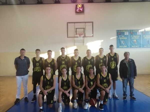 &Mu;&epsilon; &tau;&omicron; &delta;&epsilon;&xi;ί &xi;&epsilon;&kappa;ί&nu;&eta;&sigma;&epsilon; &eta; &epsilon;&phi;&eta;&beta;&iota;&kappa;ή &omicron;&mu;ά&delta;&alpha; &tau;&omicron;&upsilon; &Pi;&rho;&omega;&tau;έ&alpha; &Gamma;&rho;&epsilon;&beta;&epsilon;&nu;ώ&nu;