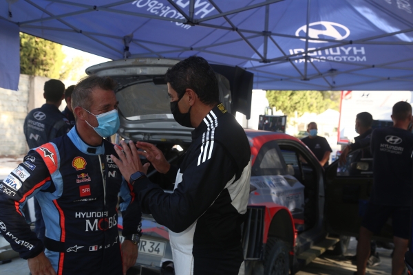 &Eta; &Epsilon;&lambda;&lambda;ά&delta;&alpha; &xi;&alpha;&nu;ά, &mu;&epsilon;&tau;ά &alpha;&pi;ό &epsilon;&pi;&tau;ά &chi;&rho;ό&nu;&iota;&alpha;, &mu;&epsilon; &tau;&omicron; &Rho;ά&lambda;&lambda;&upsilon; &Alpha;&kappa;&rho;ό&pi;&omicron;&lambda;&iota;&sigmaf; &sigma;&tau;&omicron;&upsilon;&sigmaf; &sigma;&chi;&epsilon;&delta;&iota;&alpha;&sigma;&mu;&omicron;ύ&sigmaf; &tau;&omicron;&upsilon; WRC &kappa;&alpha;&iota; &tau;&eta;&sigmaf; FIA