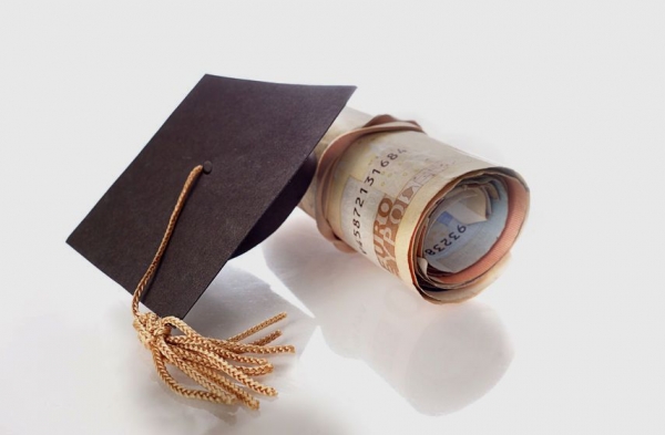 &Epsilon;&pi;&iota;&sigma;&tau;&omicron;&lambda;ή &delta;&iota;&alpha;&mu;&alpha;&rho;&tau;&upsilon;&rho;ί&alpha;&sigmaf;, &gamma;&omicron;&nu;έ&alpha; &phi;&omicron;&iota;&tau;&eta;&tau;ή &tau;&omicron;&upsilon; &Tau;.&Epsilon;.&Iota;. &Gamma;&rho;&epsilon;&beta;&epsilon;&nu;ώ&nu;