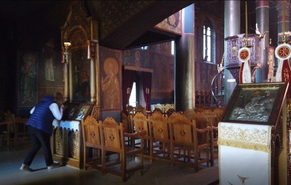 &Alpha;&nu;&omicron;&iota;&chi;&tau;έ&sigmaf; &omicron;&iota; &epsilon;&kappa;&kappa;&lambda;&eta;&sigma;ί&epsilon;&sigmaf; &gamma;&iota;&alpha; &alpha;&tau;&omicron;&mu;&iota;&kappa;ή &lambda;&alpha;&tau;&rho;&epsilon;ί&alpha;. (VIDEO)