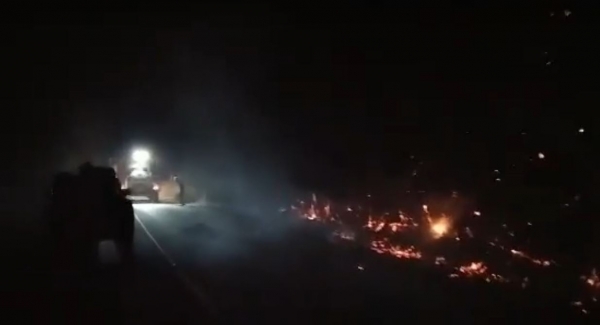 Έ&sigma;&beta;&eta;&sigma;&epsilon; &eta; &phi;&omega;&tau;&iota;ά &sigma;&tau;&eta;&nu; &Iota;&tau;έ&alpha; &Gamma;&rho;&epsilon;&beta;&epsilon;&nu;ώ&nu;. - &Nu;έ&alpha; &phi;&omega;&tau;&iota;ά &alpha;&nu;ά&mu;&epsilon;&sigma;&alpha; &sigma;&tau;&eta;&nu; &Pi;&omicron;&nu;&tau;&iota;&nu;ή &kappa;&alpha;&iota; &tau;&omicron; &Pi;&alpha;&lambda;&alpha;&iota;&omicron;&chi;ώ&rho;&iota;.