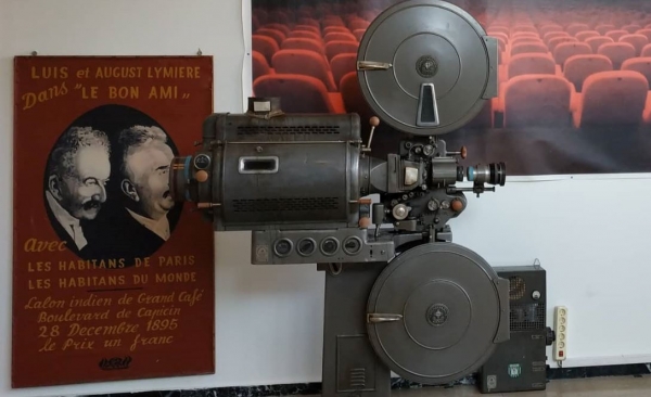 CINE GREVENA: &tau;&omicron; &pi;&rho;ό&gamma;&rho;&alpha;&mu;&mu;&alpha; &pi;&rho;&omicron;&beta;&omicron;&lambda;ώ&nu;