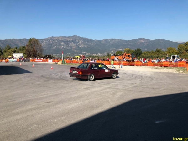 &Beta;&epsilon;&lambda;&beta;&epsilon;&nu;&tau;ό: &Alpha;&pi;&omicron;&lambda;&alpha;&upsilon;&sigma;&tau;&iota;&kappa;ό &theta;έ&alpha;&mu;&alpha; &sigma;&tau;&eta;&nu; 3&eta; &delta;&epsilon;&xi;&iota;&omicron;&tau;&epsilon;&chi;&nu;ί&alpha; &alpha;&upsilon;&tau;&omicron;&kappa;&iota;&nu;ή&tau;&omega;&nu; (&Phi;&omega;&tau;&omicron;&gamma;&rho;&alpha;&phi;ί&epsilon;&sigmaf; &amp; &Beta;ί&nu;&tau;&epsilon;&omicron;)