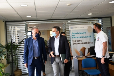 &Kappa;&alpha;&lambda;&alpha;&phi;ά&tau;&eta;&sigmaf; &alpha;&pi;ό &tau;&eta;&nu; &Kappa;&omicron;&zeta;ά&nu;&eta;: &laquo;&Eta; &Delta;&upsilon;&tau;&iota;&kappa;ή &Mu;&alpha;&kappa;&epsilon;&delta;&omicron;&nu;ί&alpha; &epsilon;ί&nu;&alpha;&iota; &pi;&rho;&omicron;&omicron;&rho;&iota;&sigma;&mu;έ&nu;&eta; &nu;΄&alpha;&lambda;&lambda;ά&xi;&epsilon;&iota; &pi;&rho;ό&sigma;&omega;&pi;&omicron; &kappa;&alpha;&iota; &theta;΄&alpha;&lambda;&lambda;ά&xi;&epsilon;&iota;&raquo;