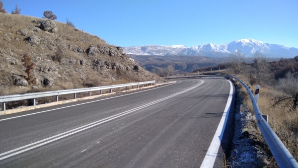 &Kappa;ά&lambda;&lambda;&iota;&omicron;&nu; &tau;&omicron; &pi;&rho;&omicron;&lambda;&alpha;&mu;&beta;ά&nu;&epsilon;&iota;&nu; ή &tau;&omicron; &theta;&epsilon;&rho;&alpha;&pi;&epsilon;ύ&epsilon;&iota;&nu;