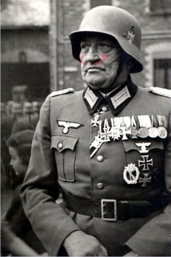 1943, 7 &Sigma;&epsilon;&pi;&tau;&epsilon;&mu;&beta;&rho;ί&omicron;&upsilon; : &Omicron;&iota; &Gamma;&Epsilon;&Rho;&Mu;&Alpha;&Nu;&Omicron;&Iota; &sigma;&tau;&alpha; &Gamma;&Rho;&Epsilon;&Beta;&Epsilon;&Nu;&Alpha; &ndash; &Omicron;&iota; &Iota;&tau;&alpha;&lambda;&omicron;ί &sigma;&upsilon;&nu;&theta;&eta;&kappa;&omicron;&lambda;&omicron;&gamma;&omicron;ύ&nu;.