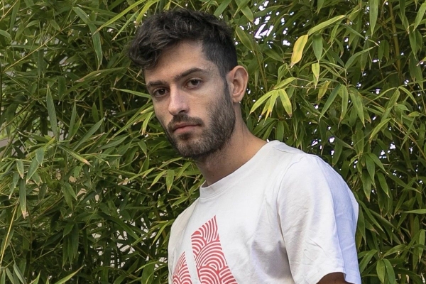 &Tau;&omicron; &pi;&alpha;&iota;&delta;ί &mu;ά&sigmaf; &kappa;ά&nu;&epsilon;&iota; &pi;&lambda;ά&kappa;&alpha;