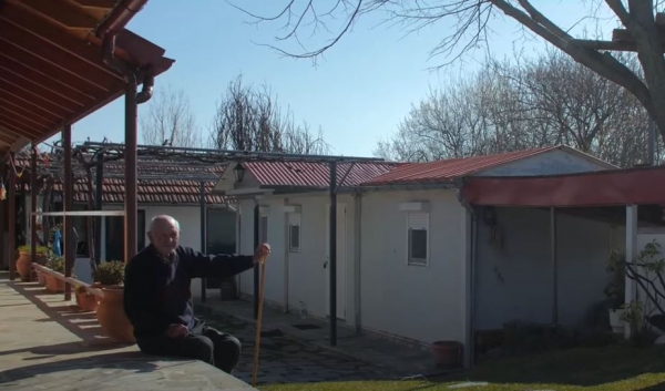 &Omicron;&iota; &xi;&epsilon;&chi;&alpha;&sigma;&mu;έ&nu;&omicron;&iota; &tau;&omega;&nu; &Gamma;&rho;&epsilon;&beta;&epsilon;&nu;ώ&nu; - Έ&nu;&alpha; &nu;&tau;&omicron;&kappa;&iota;&mu;&alpha;&nu;&tau;έ&rho; &tau;&omicron;&upsilon; &Epsilon;&theta;&nu;&omicron;&sigmaf;Tv &Epsilon;&Lambda;&Lambda;&Alpha;&Delta;&Alpha;