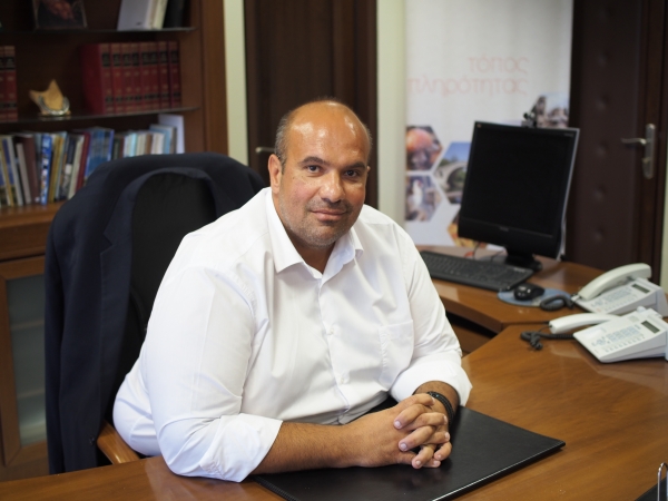 &Mu;ή&nu;&upsilon;&mu;&alpha; &Alpha;&nu;&tau;&iota;&pi;&epsilon;&rho;&iota;&phi;&epsilon;&rho;&epsilon;&iota;ά&rho;&chi;&eta; &Pi;.&Epsilon;. &Gamma;&rho;&epsilon;&beta;&epsilon;&nu;ώ&nu; &Gamma;&iota;ά&nu;&nu;&eta; &Gamma;&iota;ά&tau;&sigma;&iota;&omicron;&upsilon; &gamma;&iota;&alpha; &tau;&omicron;&nu; &epsilon;&omicron;&rho;&tau;&alpha;&sigma;&mu;ό &tau;&eta;&sigmaf; &Epsilon;&theta;&nu;&iota;&kappa;ή&sigmaf; &Epsilon;&pi;&epsilon;&tau;&epsilon;ί&omicron;&upsilon; &tau;&eta;&sigmaf; 25&eta;&sigmaf; &Mu;&alpha;&rho;&tau;ί&omicron;&upsilon;