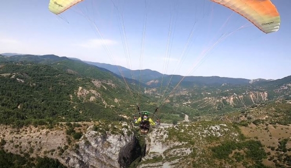 &Pi;&tau;ή&sigma;&eta; &pi;ά&nu;&omega; &alpha;&pi;&omicron; &tau;&omicron; &phi;&alpha;&rho;ά&gamma;&gamma;&iota; &tau;&eta;&sigmaf; "&Pi;&omicron;&rho;&tau;ί&tau;&sigma;&alpha;&sigmaf;" &sigma;&tau;&omicron; &Sigma;&pi;ή&lambda;&alpha;&iota;&omicron; &Gamma;&rho;&epsilon;&beta;&epsilon;&nu;ώ&nu;