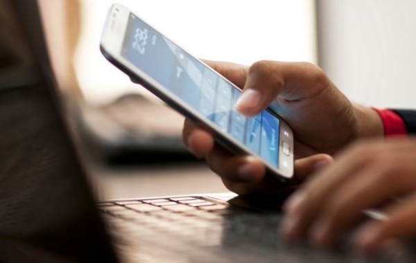 &ldquo;&Sigma;ή&kappa;&omega;&sigma;&alpha;&nu;&rdquo; 42.000 &epsilon;&upsilon;&rho;ώ &mu;&epsilon; &tau;&eta; &mu;έ&theta;&omicron;&delta;&omicron; &alpha;&lambda;&lambda;&alpha;&gamma;ή&sigmaf; &kappa;ά&rho;&tau;&alpha;&sigmaf; sim - &Tau;&iota; &epsilon;ί&nu;&alpha;&iota; &eta; &mu;έ&theta;&omicron;&delta;&omicron;&sigmaf; sim swap