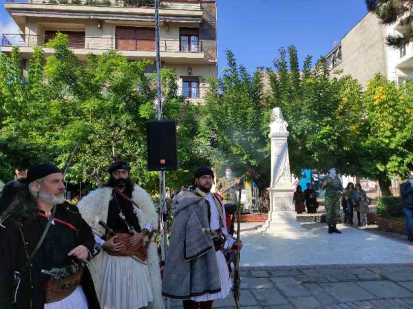 &Epsilon;&omicron;&rho;&tau;ά&sigma;&tau;&eta;&kappa;&alpha;&nu; &mu;&epsilon; &lambda;&alpha;&mu;&pi;&rho;ό&tau;&eta;&tau;&alpha; &tau;&alpha; &Epsilon;&lambda;&epsilon;&upsilon;&theta;έ&rho;&iota;&alpha; &tau;&eta;&sigmaf; &pi;ό&lambda;&epsilon;&omega;&sigmaf; &tau;&omega;&nu; &Gamma;&rho;&epsilon;&beta;&epsilon;&nu;ώ&nu;