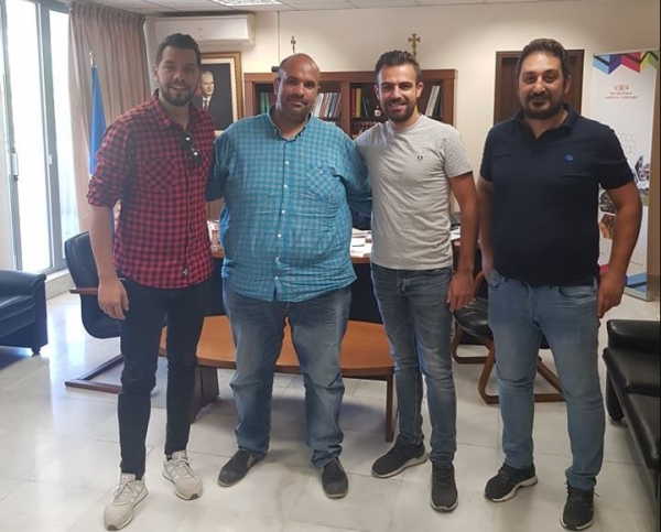 &Kappa;&tau;&eta;&nu;&omicron;&tau;&rho;&omicron;&phi;&iota;&kappa;ό&sigmaf; &Alpha;&sigma;&tau;έ&rho;&alpha;&sigmaf; &Kappa;&alpha;&lambda;&eta;&rho;ά&chi;&eta;&sigmaf;: &Epsilon;&pi;ί&sigma;&kappa;&epsilon;&psi;&eta; &sigma;&tau;&omicron;&nu; &Alpha;&nu;&tau;&iota;&pi;&epsilon;&rho;&iota;&phi;&epsilon;&rho;&epsilon;&iota;ά&rho;&chi;&eta; &Gamma;&rho;&epsilon;&beta;&epsilon;&nu;ώ&nu;