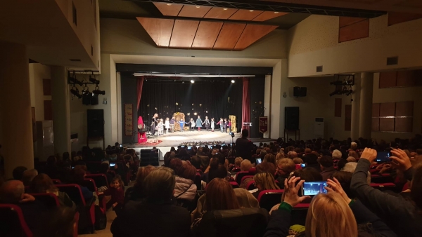 &Chi;&rho;&iota;&sigma;&tau;&omicron;ύ&gamma;&iota;&nu;&nu;&alpha;, &Pi;&rho;&omega;&tau;&omicron;ύ&gamma;&iota;&nu;&nu;&alpha; &tau;ώ&rho;&alpha; &Chi;&rho;&iota;&sigma;&tau;ό&sigmaf; &gamma;&iota;&nu;&nu;&iota;έ&tau;&iota; (VIDEO)