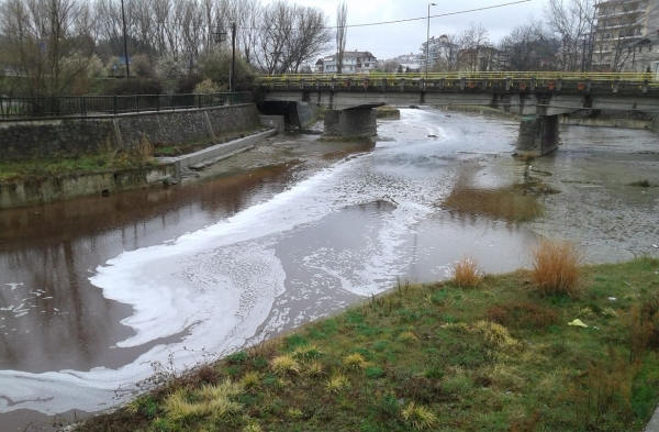 &Alpha;&nu;&eta;&sigma;&upsilon;&chi;ί&alpha; &gamma;&iota;&alpha; &tau;&omicron; &sigma;&kappa;&omicron;ύ&rho;&omicron; &kappa;ό&kappa;&kappa;&iota;&nu;&omicron; &chi;&rho;ώ&mu;&alpha; &sigma;&tau;&omicron;&nu; &Gamma;&rho;&epsilon;&beta;&epsilon;&nu;ί&tau;&eta; (VIDEO)
