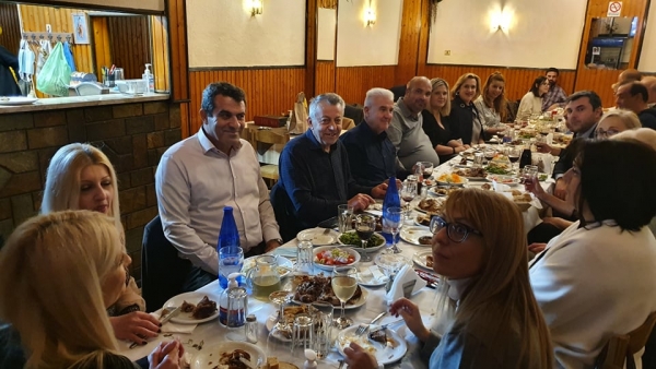 &Gamma;&epsilon;ύ&mu;&alpha; &pi;&alpha;&rho;έ&theta;&epsilon;&sigma;&epsilon; &omicron; &tau;έ&omega;&sigmaf; &Alpha;&nu;&tau;&iota;&pi;&epsilon;&rho;&iota;&phi;&epsilon;&rho;&epsilon;&iota;ά&rho;&chi;&eta;&sigmaf; &Gamma;&rho;&epsilon;&beta;&epsilon;&nu;ώ&nu; &Iota;. &Gamma;&iota;ά&tau;&sigma;&iota;&omicron;&sigmaf;, &sigma;&epsilon; &pi;&rho;ώ&eta;&nu; &amp; &nu;&upsilon;&nu; &Alpha;&nu;&tau;&iota;&pi;&epsilon;&rho;&iota;&phi;&epsilon;&rho;&epsilon;&iota;ά&rho;&chi;&epsilon;&sigmaf;, &phi;ί&lambda;&omicron;&upsilon;&sigmaf; &kappa;&alpha;&iota; &sigma;&upsilon;&nu;&epsilon;&rho;&gamma;ά&tau;&epsilon;&sigmaf; &tau;&omicron;&upsilon;&sigmaf;