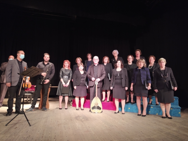 &Pi;&alpha;&rho;&omicron;&upsilon;&sigma;ί&alpha;&sigma;&eta; &tau;&omicron;&upsilon; &beta;&iota;&beta;&lambda;ί&omicron;&upsilon; &tau;&omicron;&upsilon; &Gamma;&iota;ώ&rho;&gamma;&omicron;&upsilon; &Sigma;&iota;ώ&mu;&omicron;&upsilon; &mu;&iota;&kappa;&rho;ά &pi;&epsilon;&zeta;ά &kappa;&alpha;&iota; &epsilon;&kappa;&delta;ή&lambda;&omega;&sigma;&eta; &gamma;&iota;&alpha; &tau;&alpha; 200 &chi;&rho;ό&nu;&iota;&alpha; &alpha;&pi;ό &tau;&omicron; 1821 &mu;&epsilon; &iota;&sigma;&tau;&omicron;&rho;&iota;&kappa;ά &tau;&rho;&alpha;&gamma;&omicron;ύ&delta;&iota;&alpha; &tau;&omega;&nu; &Gamma;&rho;&epsilon;&beta;&epsilon;&nu;ώ&nu;