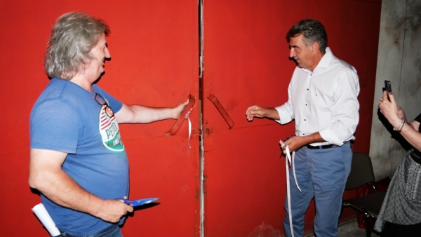 &Omicron; &Gamma;&iota;ώ&rho;&gamma;&omicron;&sigmaf; &Delta;&alpha;&sigma;&tau;&alpha;&mu;ά&nu;&eta;&sigmaf; &epsilon;&gamma;&kappa;&alpha;&iota;&nu;ί&alpha;&sigma;&epsilon; &tau;&iota;&sigmaf; &epsilon;&kappa;&theta;έ&sigma;&epsilon;&iota;&sigmaf; &ldquo;&Gamma;&rho;&epsilon;&beta;&epsilon;&nu;ά, &Pi;ό&lambda;&eta; &tau;&omicron;&upsilon; &Mu;ό&chi;&theta;&omicron;&upsilon; 1904-1993, &Mu;&alpha;&rho;&tau;&upsilon;&rho;ί&epsilon;&sigmaf;&rdquo;