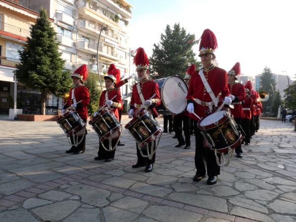 &Delta;ή&mu;&omicron;&sigmaf; &Gamma;&rho;&epsilon;&beta;&epsilon;&nu;ώ&nu;: Έ&pi;&alpha;&rho;&sigma;&eta; &Sigma;&eta;&mu;&alpha;ί&alpha;&sigmaf; &kappa;&alpha;&iota; &Pi;&alpha;&iota;ά&nu;&iota;&sigma;&eta; &Epsilon;&omega;&theta;&iota;&nu;&omicron;ύ &gamma;&iota;&alpha; &tau;&alpha; &laquo;&Epsilon;&lambda;&epsilon;&upsilon;&theta;έ&rho;&iota;&alpha;&raquo; &tau;&eta;&sigmaf; &pi;ό&lambda;&eta;&sigmaf; (&Beta;ί&nu;&tau;&epsilon;&omicron;+&Phi;&omega;&tau;&omicron;&gamma;&rho;&alpha;&phi;ί&epsilon;&sigmaf;)