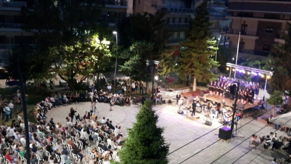 Έ&nu;&alpha; &tau;&alpha;&xi;ί&delta;&iota; &omega;&sigmaf; &tau;&eta;&nu; ά&kappa;&rho;&eta; &tau;&eta;&sigmaf; &gamma;&eta;&sigmaf;, ό&chi;&iota; &mu;&epsilon; &omicron;&upsilon;&sigma;ί&epsilon;&sigmaf; &alpha;&lambda;&lambda;ά &mu;&epsilon;&hellip; &mu;&epsilon;&lambda;&omega;&delta;ί&epsilon;&sigmaf; (VIDEO)