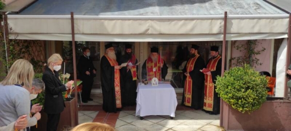 &Alpha;&kappa;&omicron;&lambda;&omicron;&upsilon;&theta;ί&alpha; &tau;&omicron;&upsilon; &Iota;&epsilon;&rho;&omicron;ύ &Epsilon;&upsilon;&chi;&epsilon;&lambda;&alpha;ί&omicron;&upsilon; &sigma;&tau;&omicron; &Nu;&omicron;&sigma;&omicron;&kappa;&omicron;&mu;&epsilon;ί&omicron; &Gamma;&rho;&epsilon;&beta;&epsilon;&nu;ώ&nu;