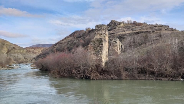 Έ&gamma;&kappa;&rho;&iota;&sigma;&eta; &mu;&epsilon;&lambda;&epsilon;&tau;ώ&nu; &gamma;&iota;&alpha;  &tau;&alpha; &delta;&iota;&alpha;&phi;&upsilon;&gamma;ό&nu;&tau;&alpha; &alpha;έ&rho;&iota;&alpha; &sigma;&tau;&eta;&nu; &Kappa;&alpha;&tau;ά&kappa;&alpha;&lambda;&eta; &kappa;&alpha;&iota; &tau;&eta;&nu; &alpha;&nu;&alpha;&sigma;&tau;ή&lambda;&omega;&sigma;&eta;-&alpha;&nu;&alpha;&kappa;&alpha;&tau;&alpha;&sigma;&kappa;&epsilon;&upsilon;ή &tau;&eta;&sigmaf; &laquo;&Pi;έ&tau;&rho;&iota;&nu;&eta;&sigmaf; &Gamma;έ&phi;&upsilon;&rho;&alpha;&sigmaf; &tau;&omicron;&upsilon; &Pi;&alpha;&sigma;ά&raquo;