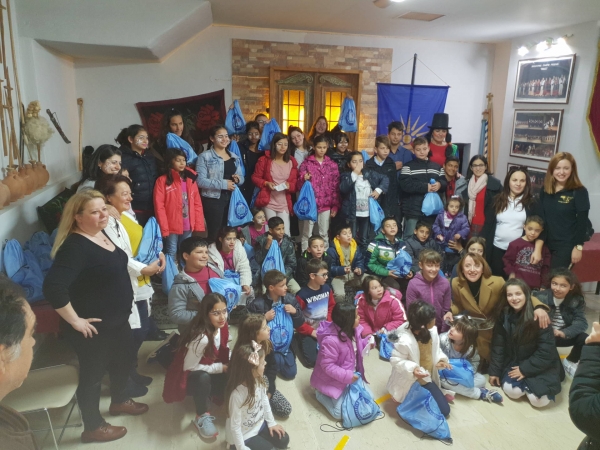 &Sigma;&upsilon;&gamma;&kappa;έ&nu;&tau;&rho;&omega;&sigma;&eta; &delta;&iota;&alpha;&phi;ό&rho;&omega;&nu; &epsilon;&iota;&delta;ώ&nu; &gamma;&iota;&alpha; &tau;&eta;&nu; &Kappa;&iota;&beta;&omega;&tau;ό &tau;&omicron;&upsilon; &Kappa;ό&sigma;&mu;&omicron;&upsilon;, &alpha;&pi;&omicron; &tau;&omicron;&nu; &Sigma;ύ&lambda;&lambda;&omicron;&gamma;&omicron; "&Pi;ί&nu;&delta;&omicron;&sigmaf;"