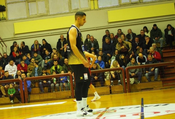 &Nu;ί&kappa;&eta; &alpha;&nu;ά&sigma;&alpha; &gamma;&iota;&alpha; &tau;&omicron;&nu; &Pi;&rho;&omega;&tau;έ&alpha; &Gamma;&rho;&epsilon;&beta;&epsilon;&nu;ώ&nu;