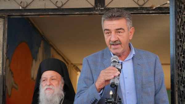 &laquo;&Kappa;&alpha;&lambda;ή &sigma;&chi;&omicron;&lambda;&iota;&kappa;ή &chi;&rho;&omicron;&nu;&iota;ά &mu;&epsilon; &upsilon;&gamma;&epsilon;ί&alpha;, &pi;&rho;ό&omicron;&delta;&omicron; &kappa;&alpha;&iota; &alpha;&iota;&sigma;&iota;&omicron;&delta;&omicron;&xi;ί&alpha;&raquo; &tau;&omicron; &mu;ή&nu;&upsilon;&mu;&alpha; &tau;&omicron;&upsilon; &Gamma;&iota;ώ&rho;&gamma;&omicron;&upsilon; &Delta;&alpha;&sigma;&tau;&alpha;&mu;ά&nu;&eta; &gamma;&iota;&alpha; &tau;&omicron; &pi;&rho;ώ&tau;&omicron; &kappa;&omicron;&upsilon;&delta;&omicron;ύ&nu;&iota; (&Phi;&omega;&tau;&omicron;&gamma;&rho;&alpha;&phi;ί&epsilon;&sigmaf;)