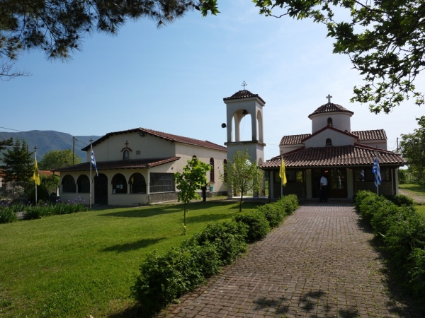 &Sigma;&tau;&eta;&nu; &Kappa;&omicron;&iota;&nu;ό&tau;&eta;&tau;&alpha; &Beta;ά&rho;&eta;&sigmaf; &omicron; &Delta;ή&mu;&alpha;&rho;&chi;&omicron;&sigmaf; &Gamma;&iota;ώ&rho;&gamma;&omicron;&sigmaf; &Delta;&alpha;&sigma;&tau;&alpha;&mu;ά&nu;&eta;&sigmaf; &ndash; 27 &chi;&rho;ό&nu;&iota;&alpha; &pi;έ&rho;&alpha;&sigma;&alpha;&nu; &alpha;&pi;ό &tau;&omicron;&nu; &mu;&epsilon;&gamma;ά&lambda;&omicron; &sigma;&epsilon;&iota;&sigma;&mu;ό (&Phi;&omega;&tau;&omicron;&gamma;&rho;&alpha;&phi;ί&epsilon;&sigmaf;)