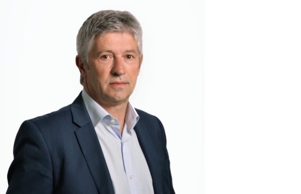 &Delta;ή&mu;&alpha;&rho;&chi;&omicron;&sigmaf; &Delta;&epsilon;&sigma;&kappa;ά&tau;&eta;&sigmaf;: &Tau;&omicron; &sigma;ύ&nu;&theta;&eta;&mu;&alpha; &pi;&omicron;&upsilon; &pi;&rho;έ&pi;&epsilon;&iota; &nu;&alpha; &kappa;&upsilon;&rho;&iota;&alpha;&rho;&chi;ή&sigma;&epsilon;&iota; &epsilon;ί&nu;&alpha;&iota; &laquo;&Mu;&Epsilon;&Nu;&Omicron;&Upsilon;&Mu;&Epsilon; &Sigma;&Pi;&Iota;&Tau;&Iota;&raquo;.