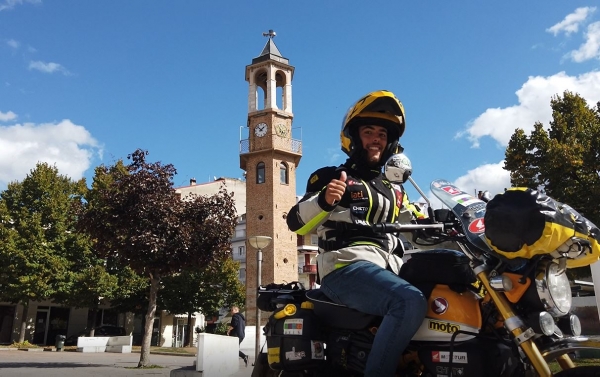 &Gamma;&Rho;&Epsilon;&Beta;&Epsilon;&Nu;&Alpha;: O &gamma;ύ&rho;&omicron;&sigmaf; &tau;&omicron;&upsilon; &kappa;ό&sigma;&mu;&omicron;&upsilon; &mu;&epsilon; 125 &kappa;&upsilon;&beta;&iota;&kappa;ά &alpha;&pi;&omicron; έ&nu;&alpha;&nu; &Pi;&omicron;&rho;&tau;&omicron;&gamma;ά&lambda;&omicron; (video)